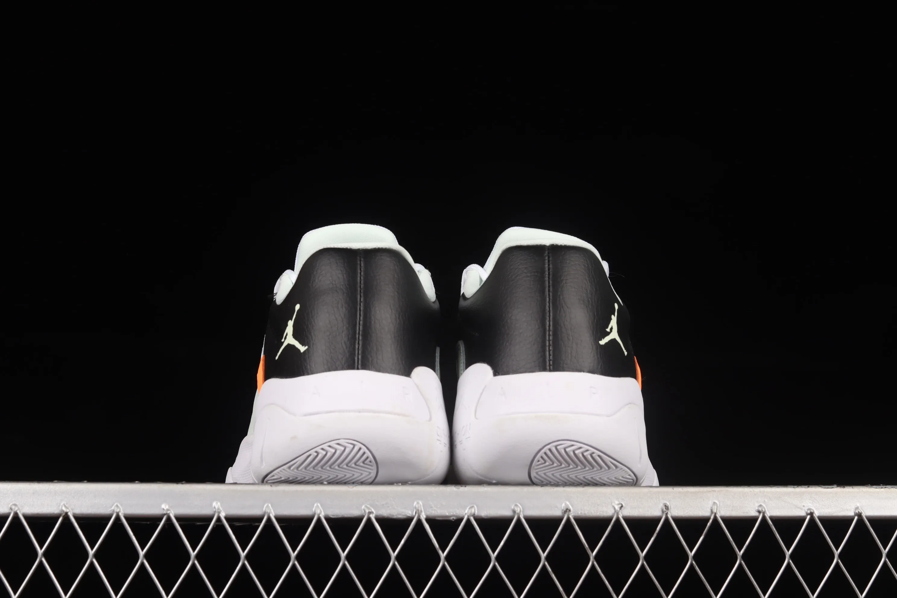 All categories Air Jordan Jordan series basketball shoes Air Jordan 11 Air Jordan 11 CMFT Low AJ11 Joe 11 white black green low-top anti-slip shock-absorbing basketball shoes CW0784-300